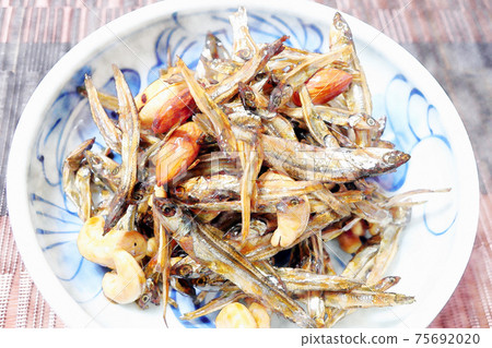 樸實而質樸的自製“ Tazukuri堅果”水彩風格 樸實而質樸的自製“ Tazukuri堅果”水彩風格 75692020