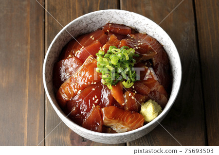 Take a bird's-eye view of a two-color pickled bowl of tuna and salmon 75693503