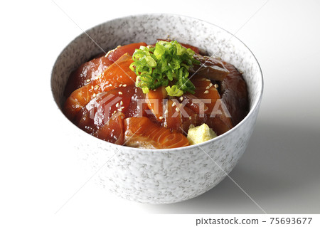Two-color pickled rice bowl of tuna and salmon taken on a white background 75693677