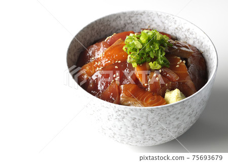 Two-color pickled rice bowl of tuna and salmon taken on a white background Two-color pickled rice bowl of tuna and salmon taken on a white background 75693679