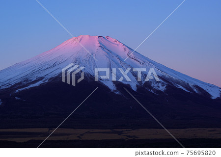 Red Fuji at dawn, the moment 75695820