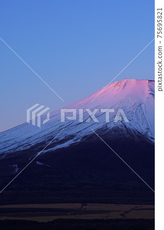 The moment of becoming red Fuji 75695821