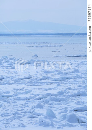 Drift ice Drift ice 75697174