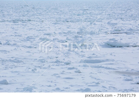 Drift ice Drift ice 75697179