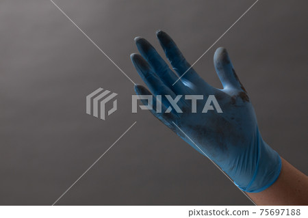 骯髒的橡膠手套 75697188