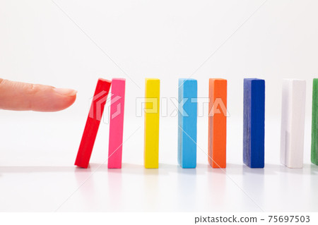 多米諾骨牌效應 75697503