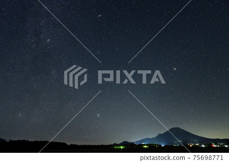 大山之夜 75698771