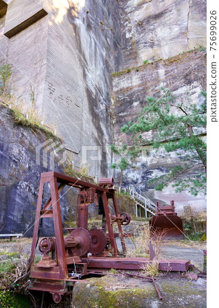 Nokogiriyama stone quarry site, rock stage (Kyonan Town, Chiba Prefecture, Futtsu City) 75699026