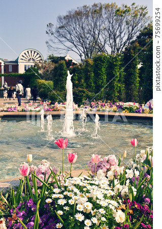 Hill Park where Yokohama · Harbor can be seen 75699254