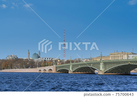 Russia, St Petersburg, view of the Kamenoostrovsky bridge over the Neva river 75700643