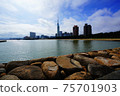 沙灘，塔樓和大海 75701903