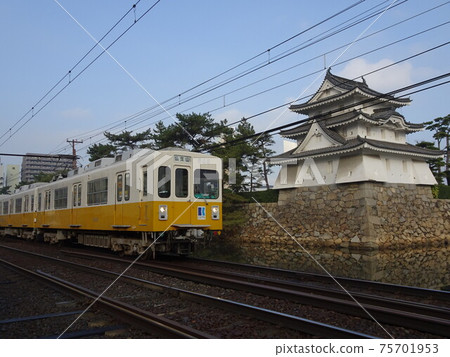 Takamatsu Castle and Kotoden's small train 75701953