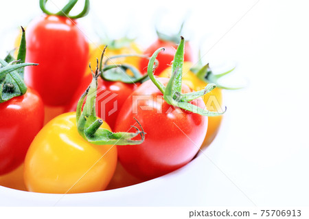 Fresh mini tomato 75706913