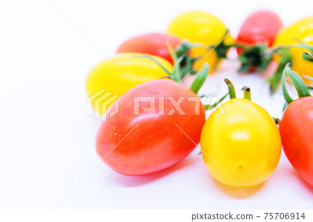 Fresh mini tomato 75706914