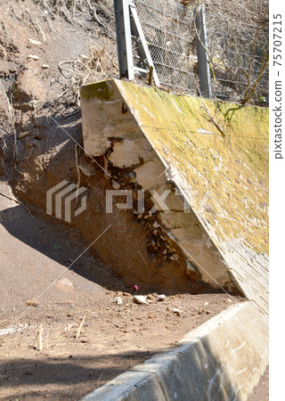 After a tidying up landslide 75707215