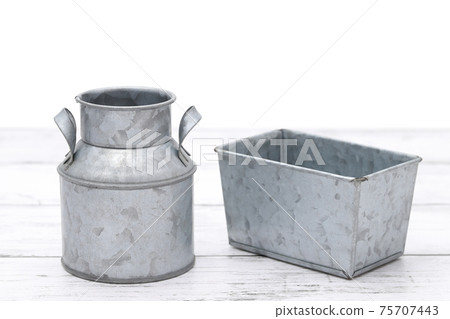 Milk pot 75707443
