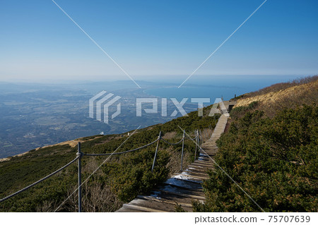 《鳥取縣》大仙登山,大仙沖繩國家公園的秋景 《鳥取縣》大仙登山,大仙沖繩國家公園的秋景 75707639