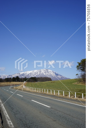 Mt. Iwate seen from Koiwai Farm 75708856