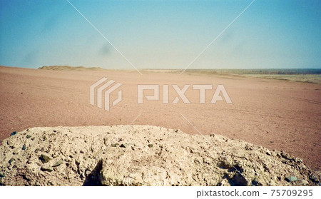 Gobi Desert-March 1991 (Near Yang Pass Ruins, Suburbs of Dunhuang City, Gansu Province / People's Republic of China) 75709295