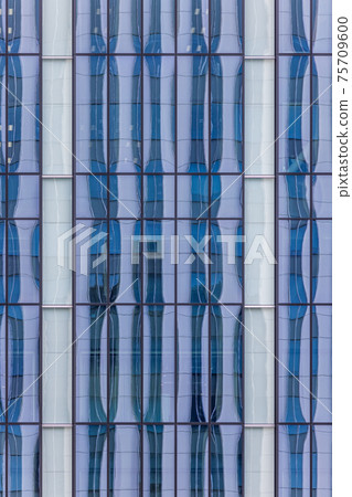與城市建築玻璃相對的建築 75709600