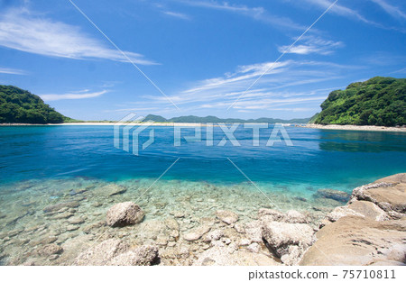 High sea of transparency High sea of transparency 75710811