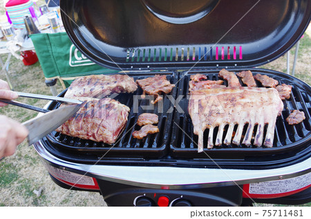 Barbecue on the beach 75711481