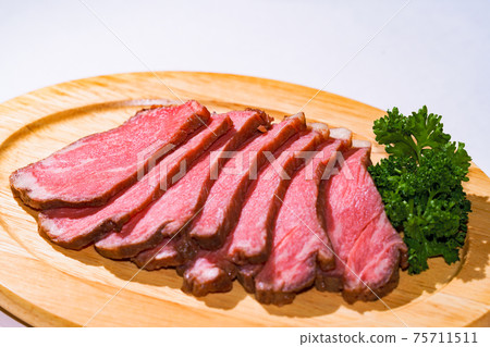 烤牛肉菜缺貨[故鄉納稅的圖像] 75711511