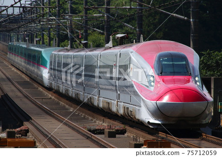 秋田新幹線E6系列登上東北新幹線（與E5系列組合） 75712059