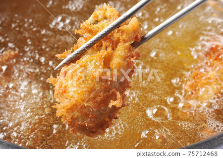 Deep fried oysters Deep fried oysters 75712468