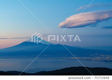 Evening view of Mt. Fuji taken from Izu / Darumayama Kogen Rest House, Shizuoka Prefecture Evening view of Mt. Fuji taken from Izu / Darumayama Kogen Rest House, Shizuoka Prefecture 75713848