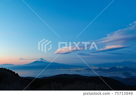 Evening view of Mt. Fuji taken from Izu / Darumayama Kogen Rest House, Shizuoka Prefecture Evening view of Mt. Fuji taken from Izu / Darumayama Kogen Rest House, Shizuoka Prefecture 75713849