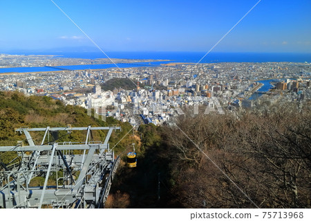 [德島縣]天氣晴朗的情況下，德島市和備山索道 75713968