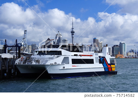 新西蘭北島奧克蘭渡輪碼頭奧克蘭市的景色 新西蘭北島奧克蘭渡輪碼頭奧克蘭市的景色 75714582