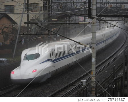 Shinkansen N700S J10 formation near Yamashina in the rain 75714887