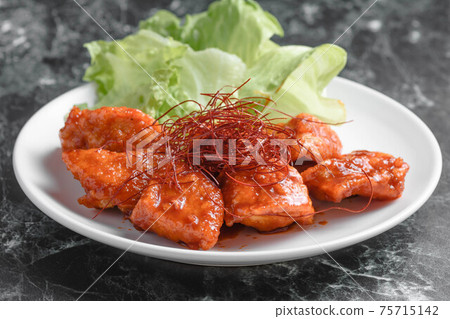 Deep-fried spicy sweet sauce Deep-fried spicy sweet sauce 75715142