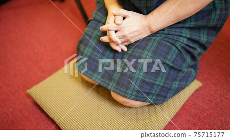 Pray Pray 75715177
