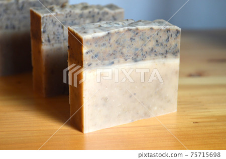 手工迷迭香和檸檬草香皂 75715698