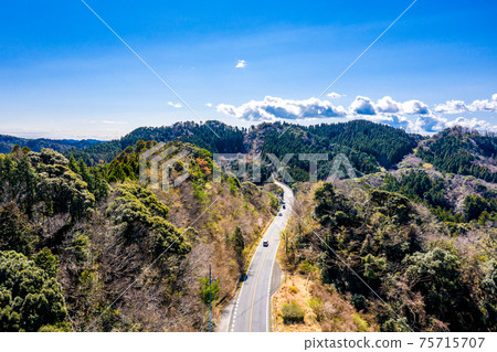 Spring Boso Skyline * Pacific Ocean direction (Kimitsu City, Chiba Prefecture) 75715707