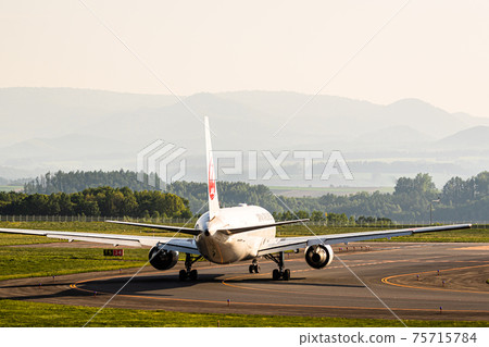Passenger planes, planes, and aircraft taxiing to the runway Passenger planes, planes, and aircraft taxiing to the runway 75715784