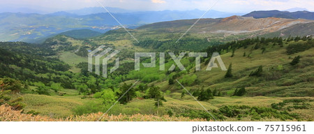 從信州滋賀高原志澀山口看到的草津町和志郎山吉勝平濕地 從信州滋賀高原志澀山口看到的草津町和志郎山吉勝平濕地 75715961