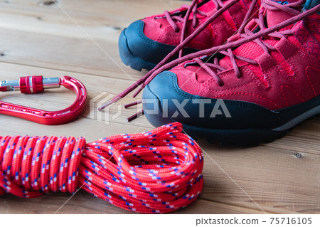紅色登山鞋登山裝備背景資料 75716105