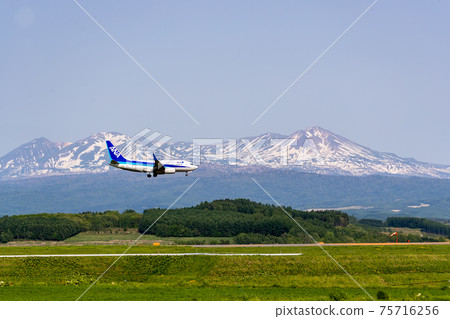Passenger planes, planes and aircraft landing at Asahikawa Airport soon Passenger planes, planes and aircraft landing at Asahikawa Airport soon 75716256