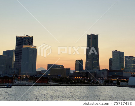 橫濱市和富士山 75717458