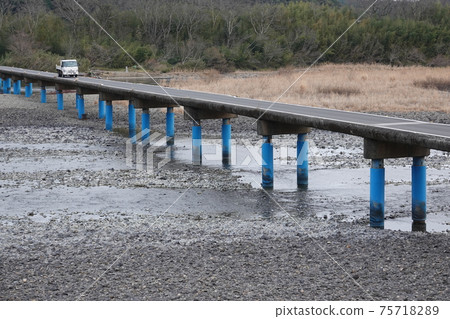 Truck running on Sada subsidence bridge Truck running on Sada subsidence bridge 75718289