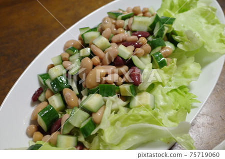 Very delicious Japanese food 75719060