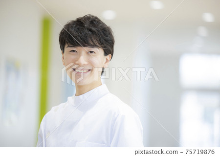 Male business medical caregiver in a white coat 75719876
