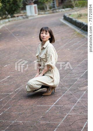Young woman with lily flowers Young woman with lily flowers 75720894