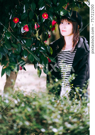 Female portrait surrounded by flowers Female portrait surrounded by flowers 75722200