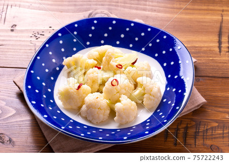 Pickled cauliflower 75722243