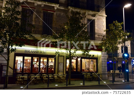 海外時尚小酒館 75722635